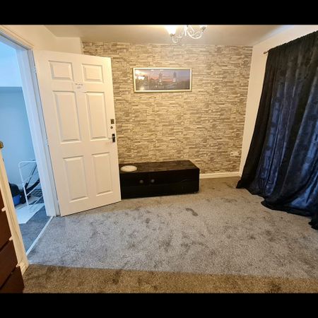 Room in a Shared House, Cornwall Street, M11 - Photo 3