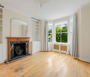 2 Bed Flat, Harbord Street, SW6 - Photo 2