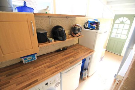 2 bedroom terraced house to rent - Photo 3