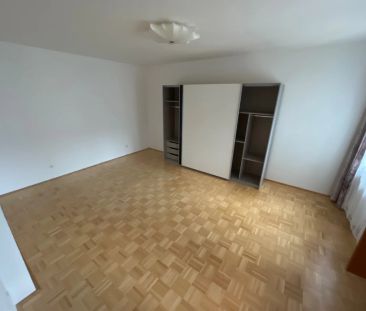 Gepflegte 2-Zimmer Wohnung mit Loggia und möblierter Küche in bekan... - Photo 1