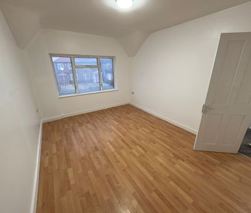 Vicarage Farm Road, Hounslow - Photo 2