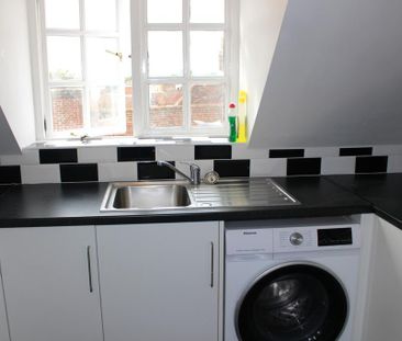 3 bedroom apartment to rent - Photo 2