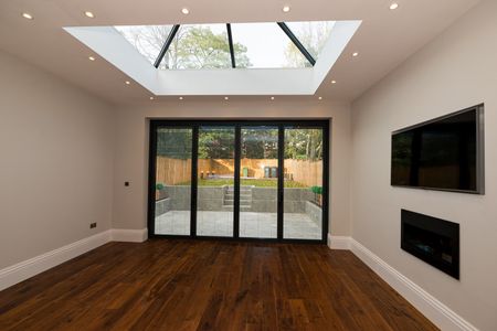 5 Bed Semi-Detached House, Bernard Gardens, SW19 - Photo 4