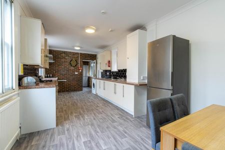 1 bedroom in a house share to rent - Photo 5