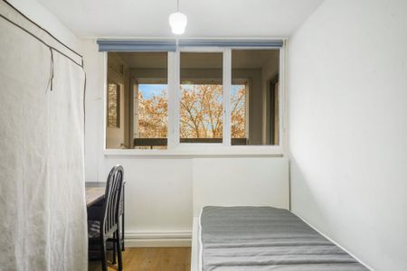 3 bedroom flat to rent - Photo 5