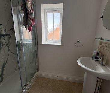 Holly Close - Photo 6