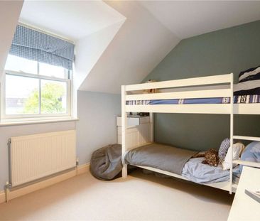 Attractive detached five bedroom period family house with delightfu... - Photo 6