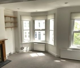 2 Bed Flat, Upper Floor, SW18 - Photo 4