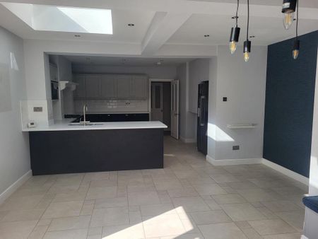 3 bedroom semi-detached house to rent - Photo 4