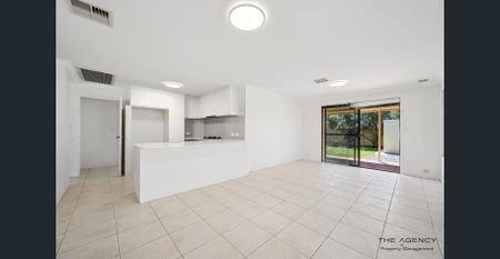 Freshly Renovated Home Offering Comfort and Convenience in Orelia - Photo 2