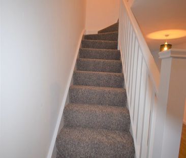 Two bedroom house close to Grange Hill Station- 1950 pcm - Photo 2