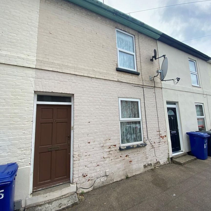 2 bedroom terraced house to rent - Photo 1