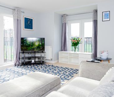 4 Bed Semi-Detached House, Regis Park Road, RG6 - Photo 1