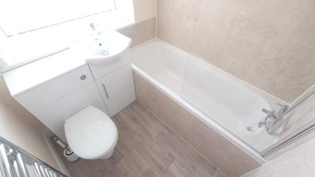 3 bedroom terraced house to rent - Photo 5