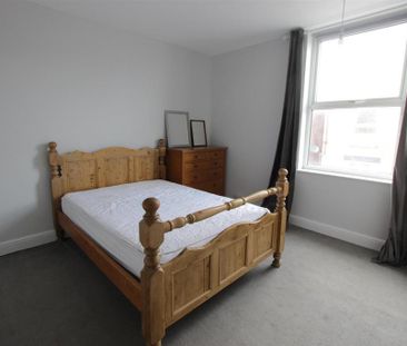 4 bedroom terraced house to rent - Photo 2