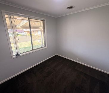 WELL PRESENTED BRICK HOME! - Photo 2