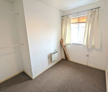 Flat to rent on - Photo 2