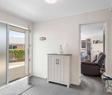 Warm, Modern and Stylish. - Photo 1