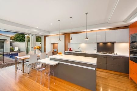 Dramatic designer home with guesthouse and pool - Photo 4