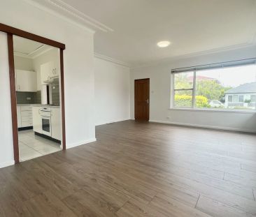 Updated Family Home Located In Moorefield Estate - Photo 5