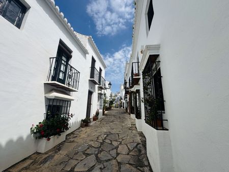 Townhouse in The Golden Mile - Photo 2