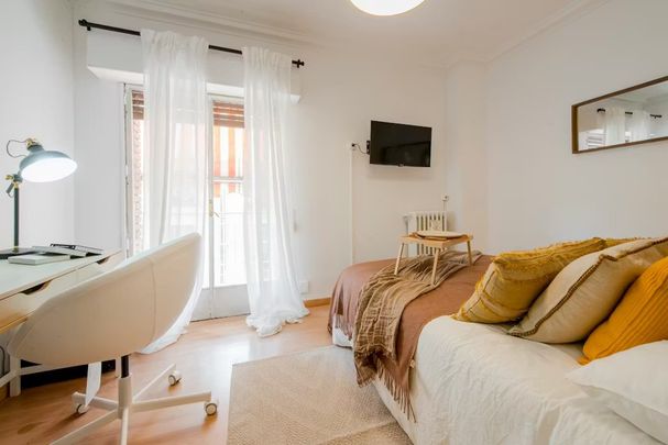 Calle de Alburquerque, Madrid, Community of Madrid 28010 - Photo 1