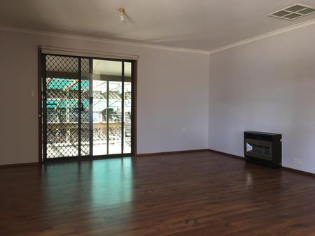 4A Alberrie street, Roxby Downs, SA 5725 - Photo 4