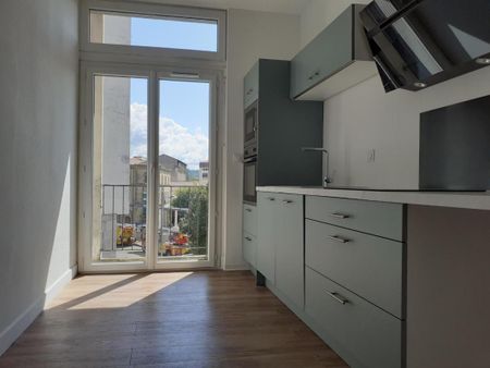 Location Appartement 3 pièces 71m² AGEN 47000 - Photo 5