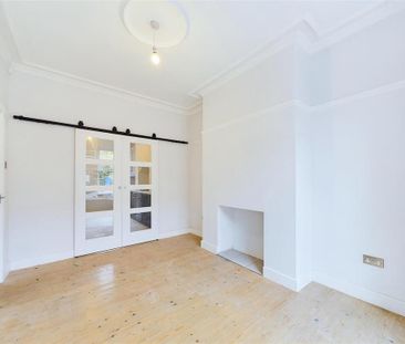 3 bedroom end of terrace house to rent - Photo 1