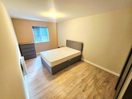 Victoria Crescent, Eccles, Manchester, M30 - Photo 3