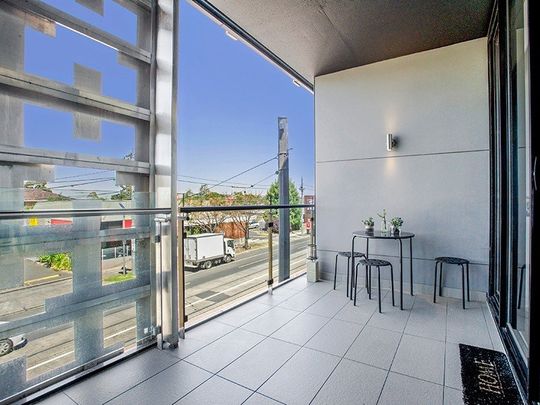 Modern, Low-Maintenance Apartment with Easy City Access & Great Amenities! - Photo 1