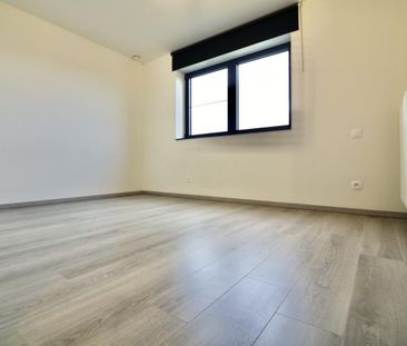 Uniek parkappartement met 2 slpk en een groot terras voor 865 EUR/mnd - Photo 1