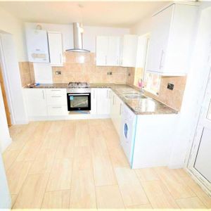 4 bedroom house to rent - Photo 2