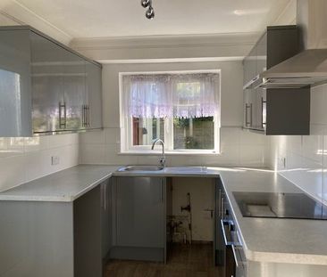 3 bed semi-detached house to rent in Bridgewater Road, Poole, BH12 - Photo 6
