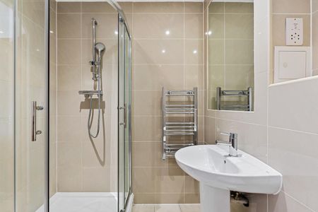 2 bedroom penthouse to rent - Photo 2