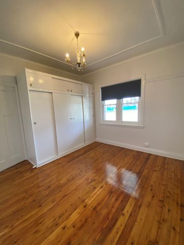 Three Bedroom Modern Home - Photo 3