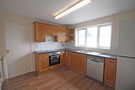 4 Bedroom House - Detached - Photo 4