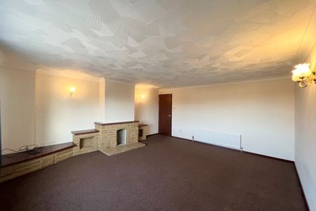 High Street - Photo 2