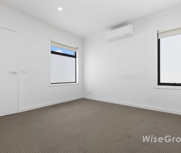 Comfortable & Low-Maintenance Living in Prime Springvale Location!! - Photo 1