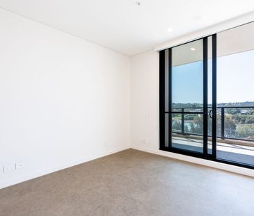 2 bedrooms plus study apartment with an uninterrupted water view! - Photo 2