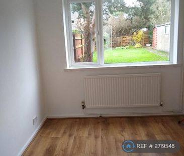3 bedroom semi-detached house to rent - Photo 2