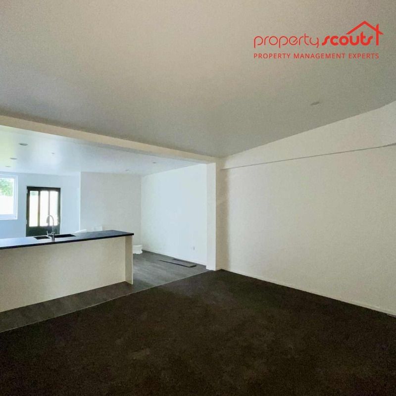 Unique Converted Apartment – One-Bedroom Home with Versatile Extra Room - Photo 1