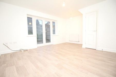 3 bedroom end of terrace house to rent - Photo 3