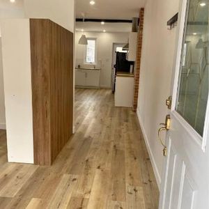 Grand loft 2 1/2 entièrement rénové – 1er juillet 2026✨ - Photo 2