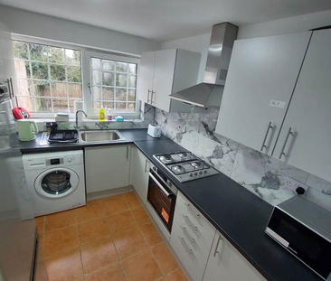 1 bedroom in a house share to rent - Photo 4