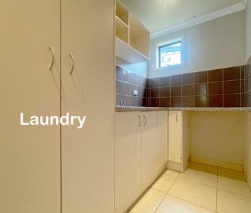 Sunny 4 Bedroom 2.5 Bathroom near Dominion Road - Photo 2