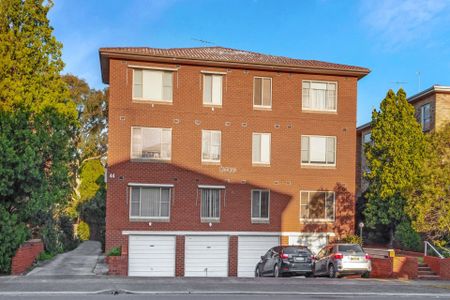 Stylish Ground Floor Apartment Moments from Brighton Beach - Photo 5
