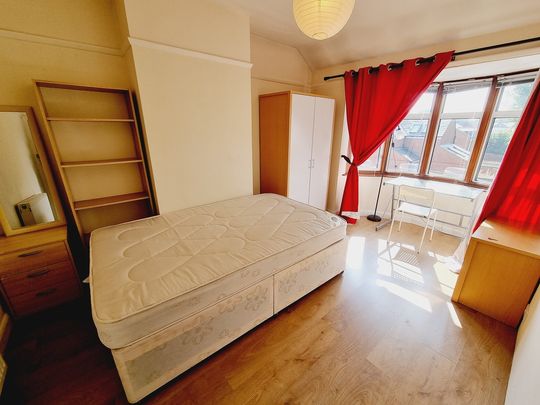 5 Bed Student Accommodation - Photo 1