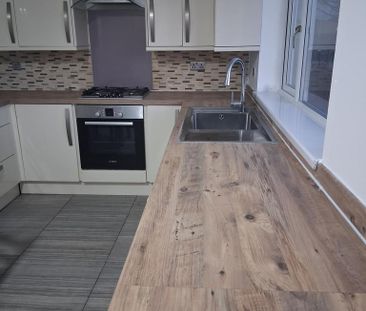 3 bedroom semi-detached house to rent - Photo 6