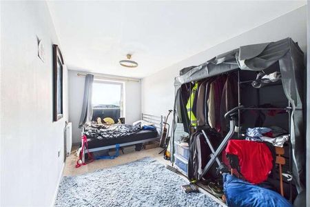 Coombe Way, Farnborough, Hampshire, GU14 - Photo 2